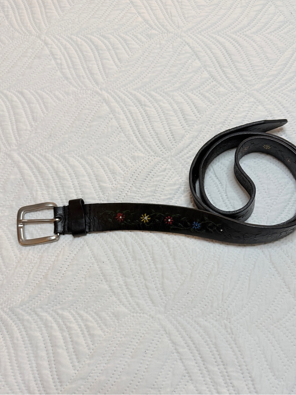 Vintage 1970 Women’s Black Floral Embossed Leather Belt with Gun Metal Buckle 44